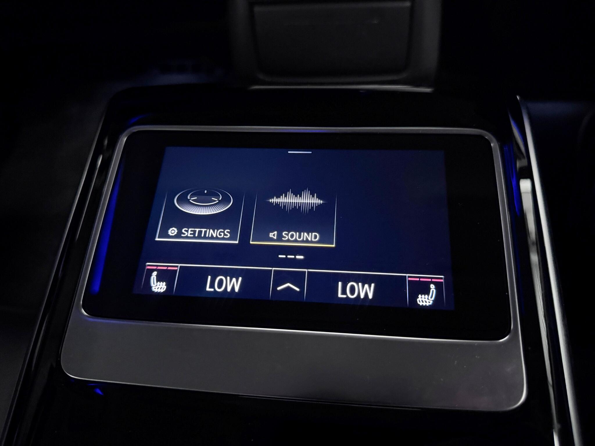 Audi A8 view 40