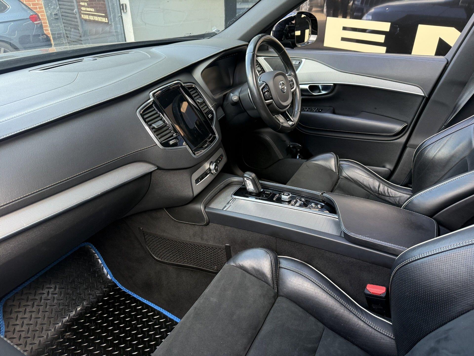 Volvo XC90 view 7