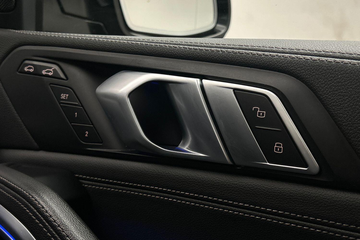 BMW X6 view 25