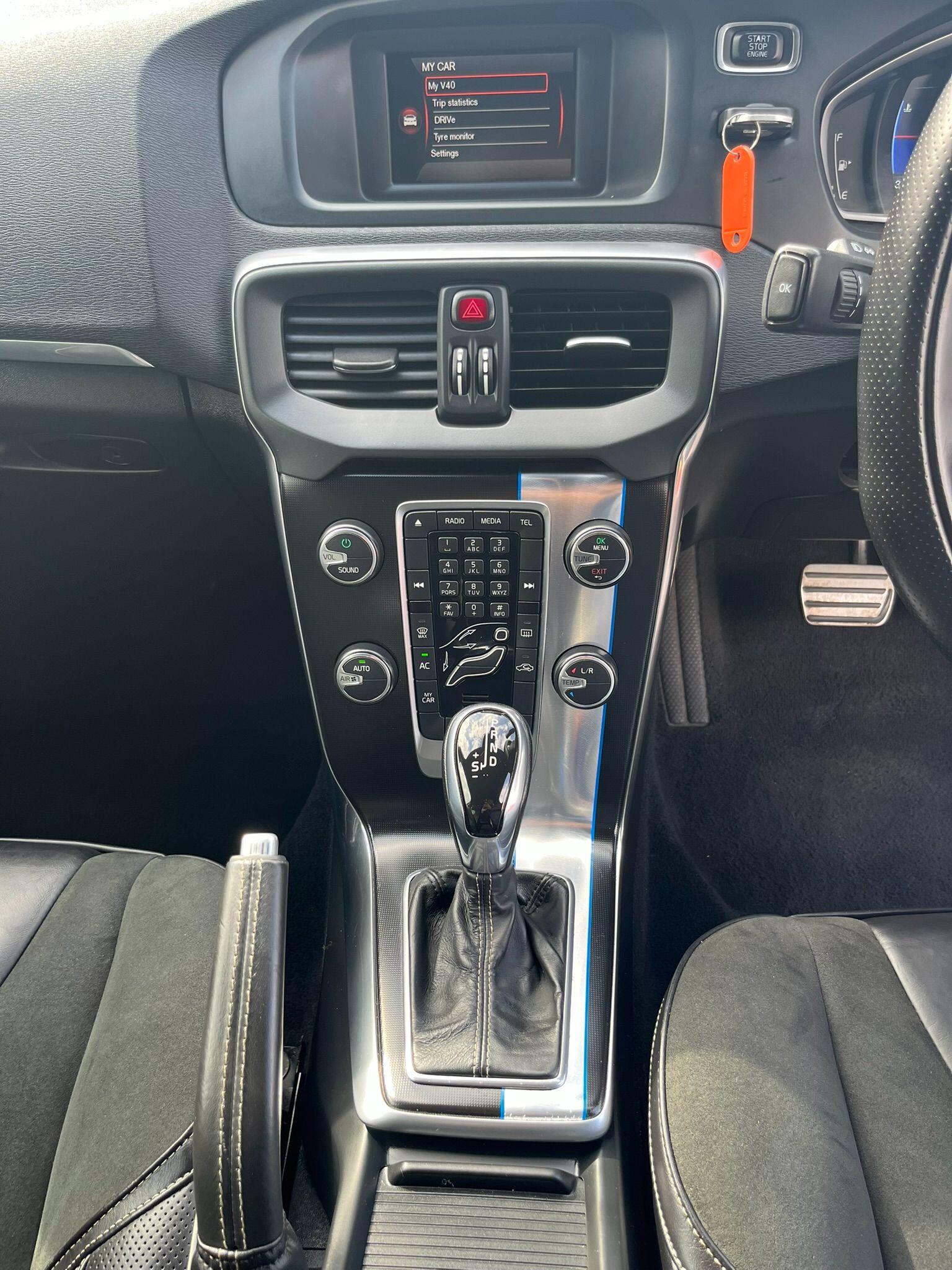 Volvo V40 view 20