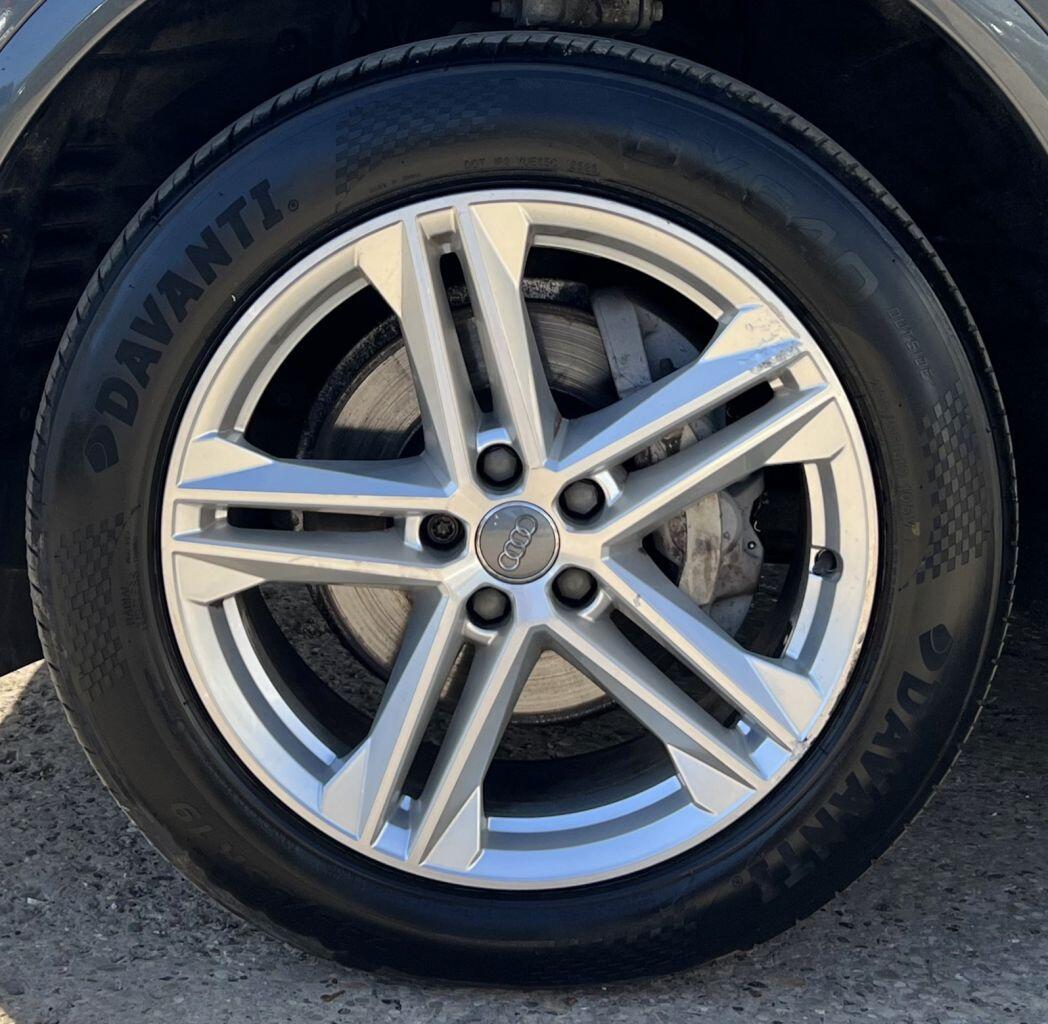 Audi Q5 view 13