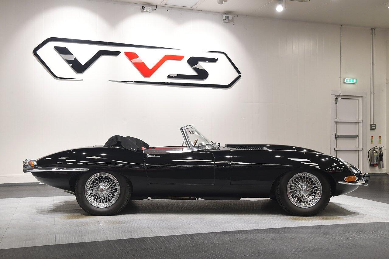 Jaguar E-Type view 2