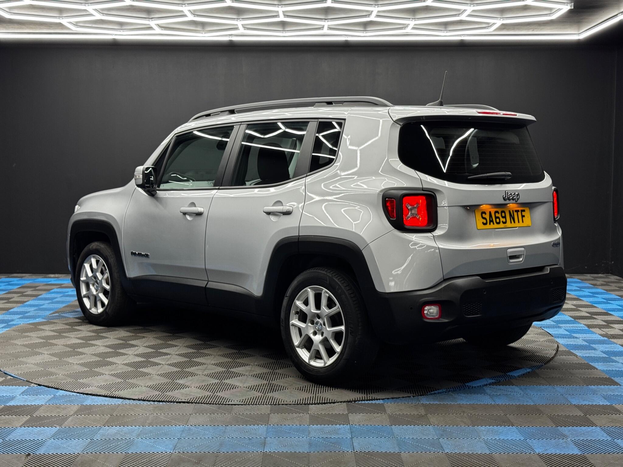 Jeep Renegade view 7