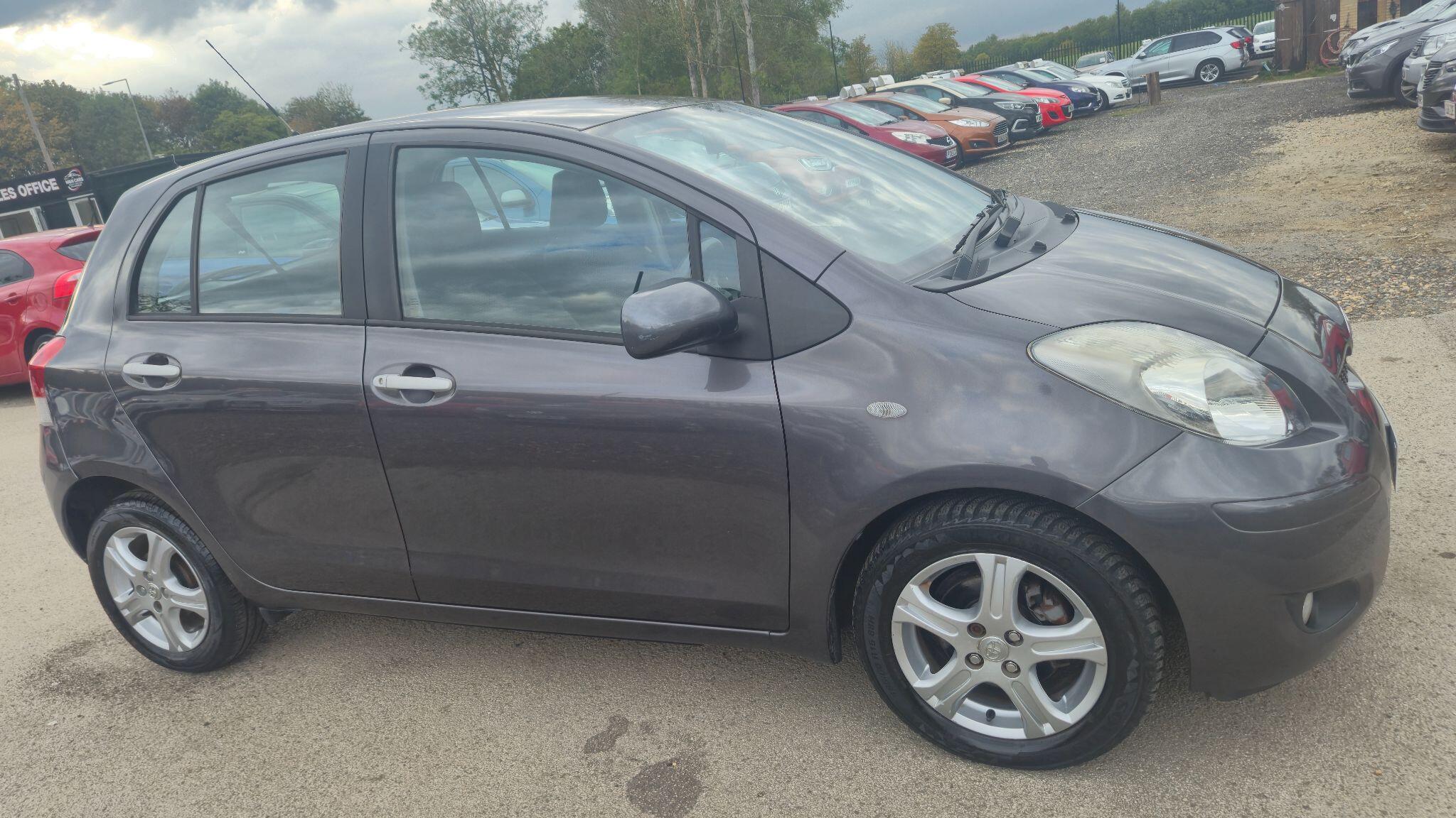 Toyota Yaris view 4