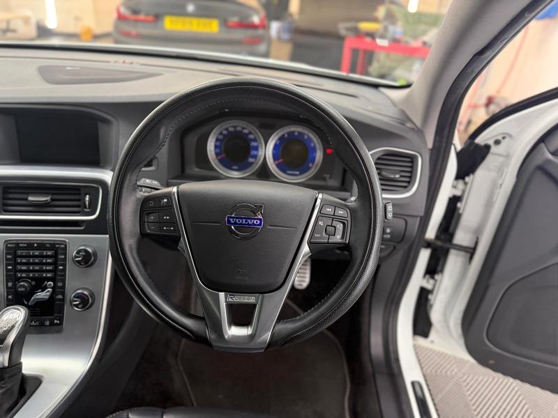 2013 Volvo V60 image 16