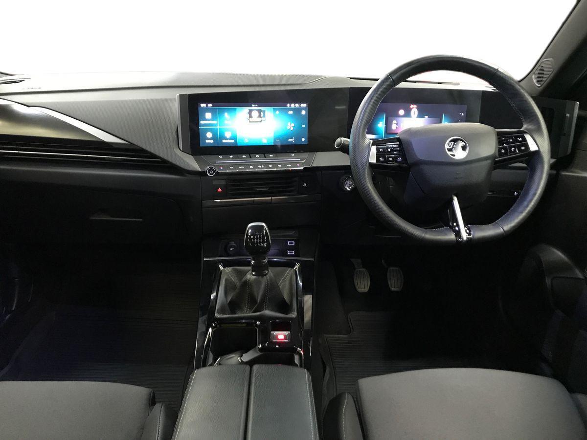 Vauxhall Astra view 4
