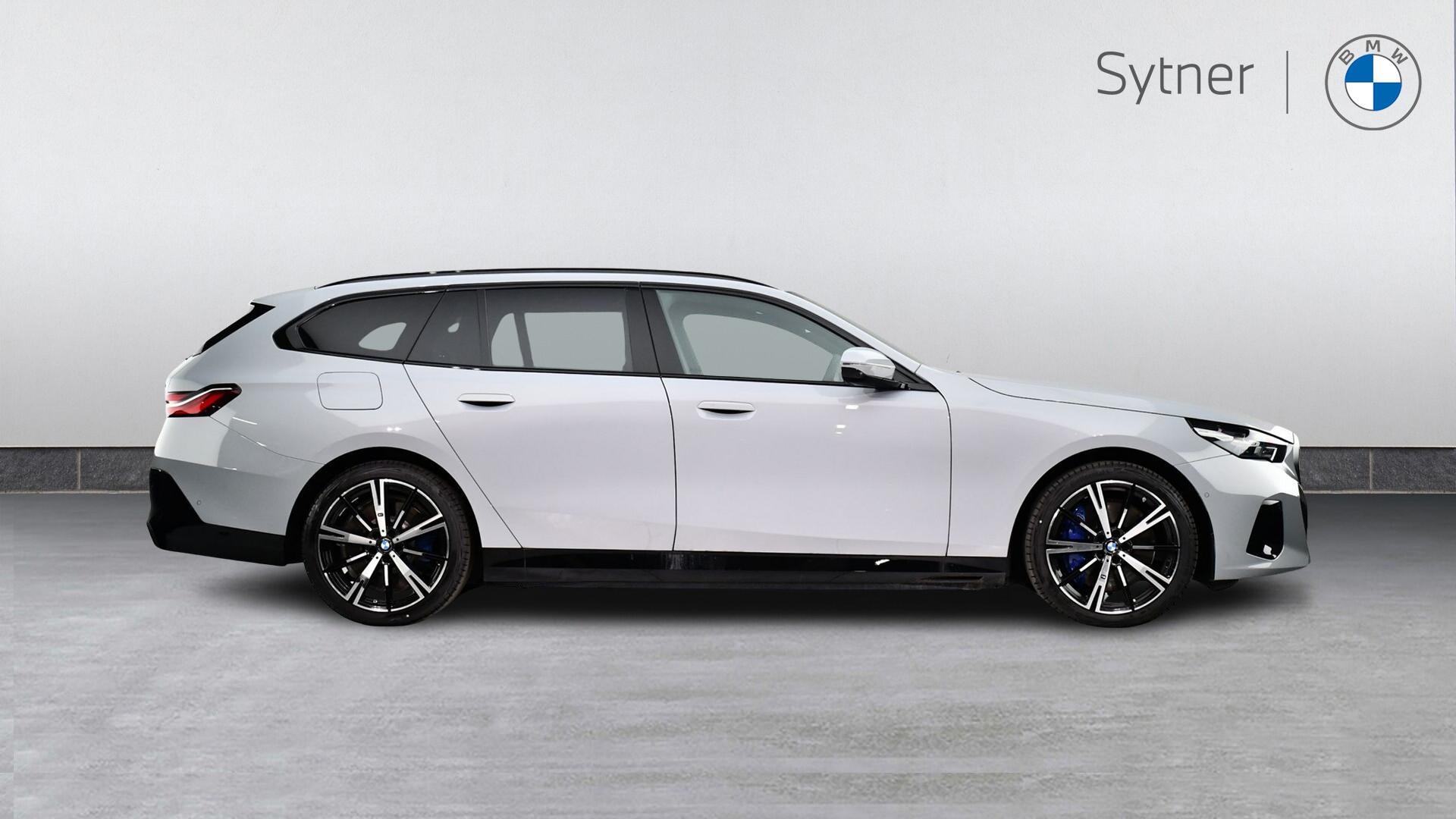 BMW 5 Series view 3