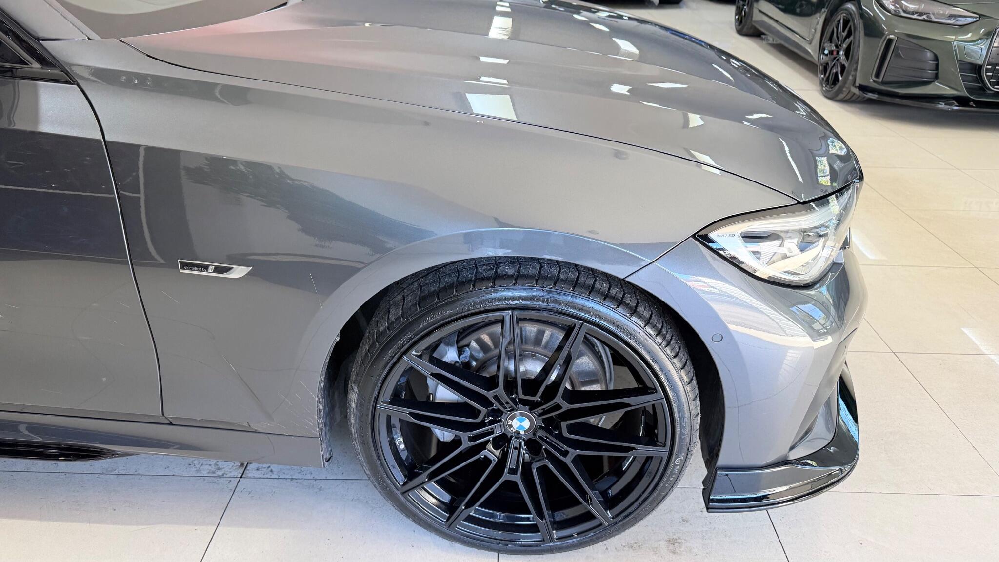 BMW 3 Series view 40
