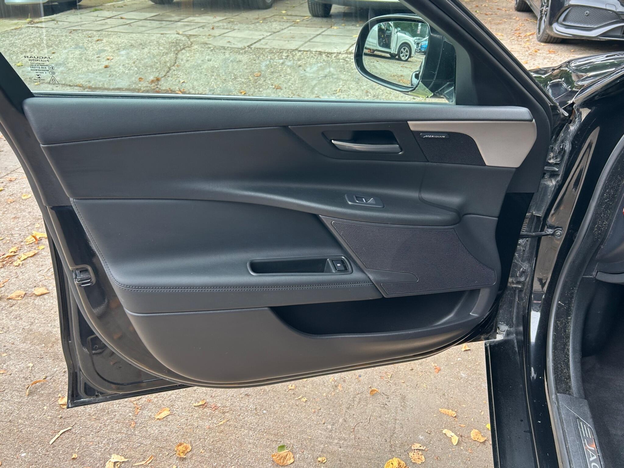 Jaguar Xe view 34