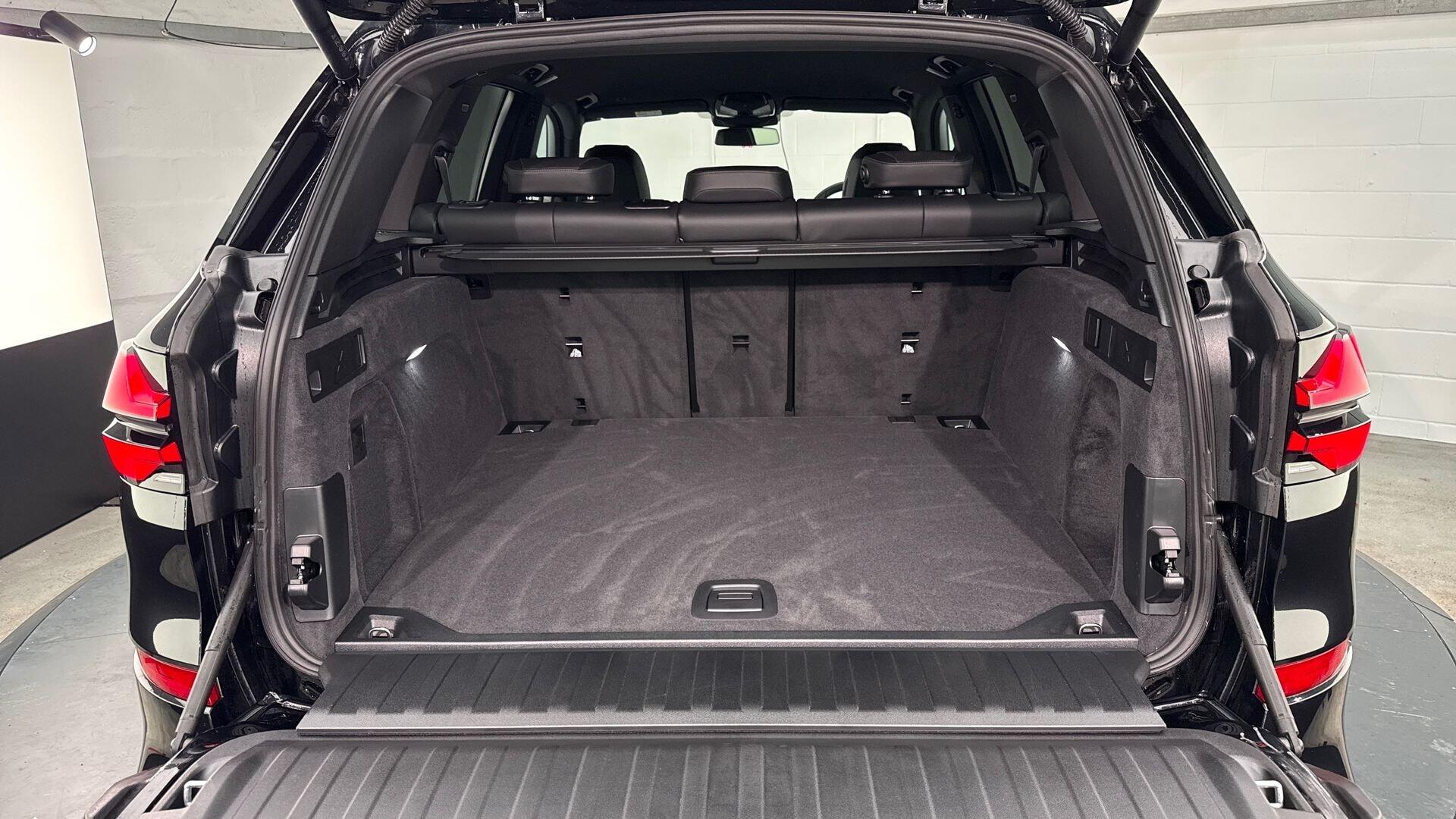 BMW X5 view 13