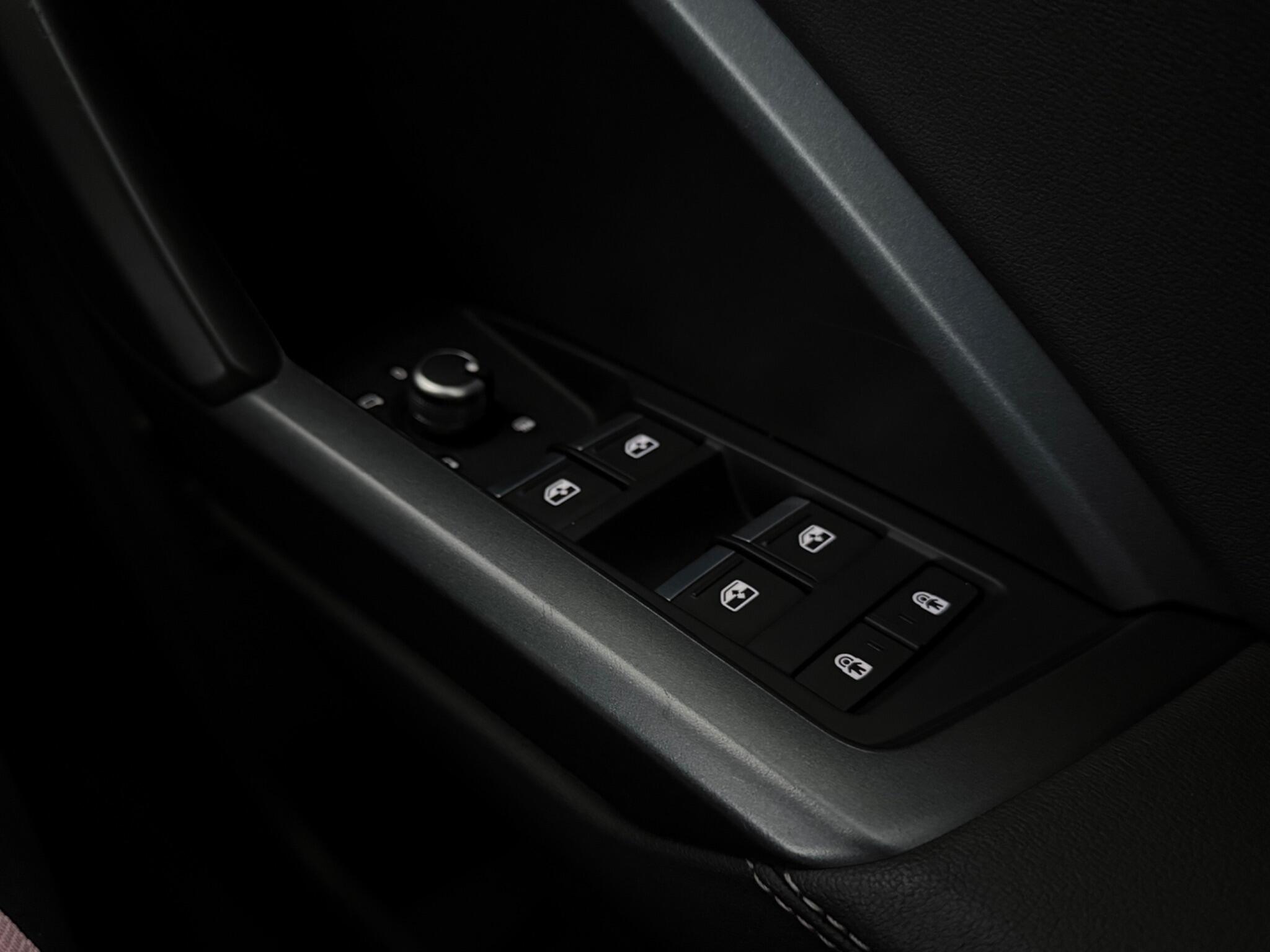 Audi Q3 view 19