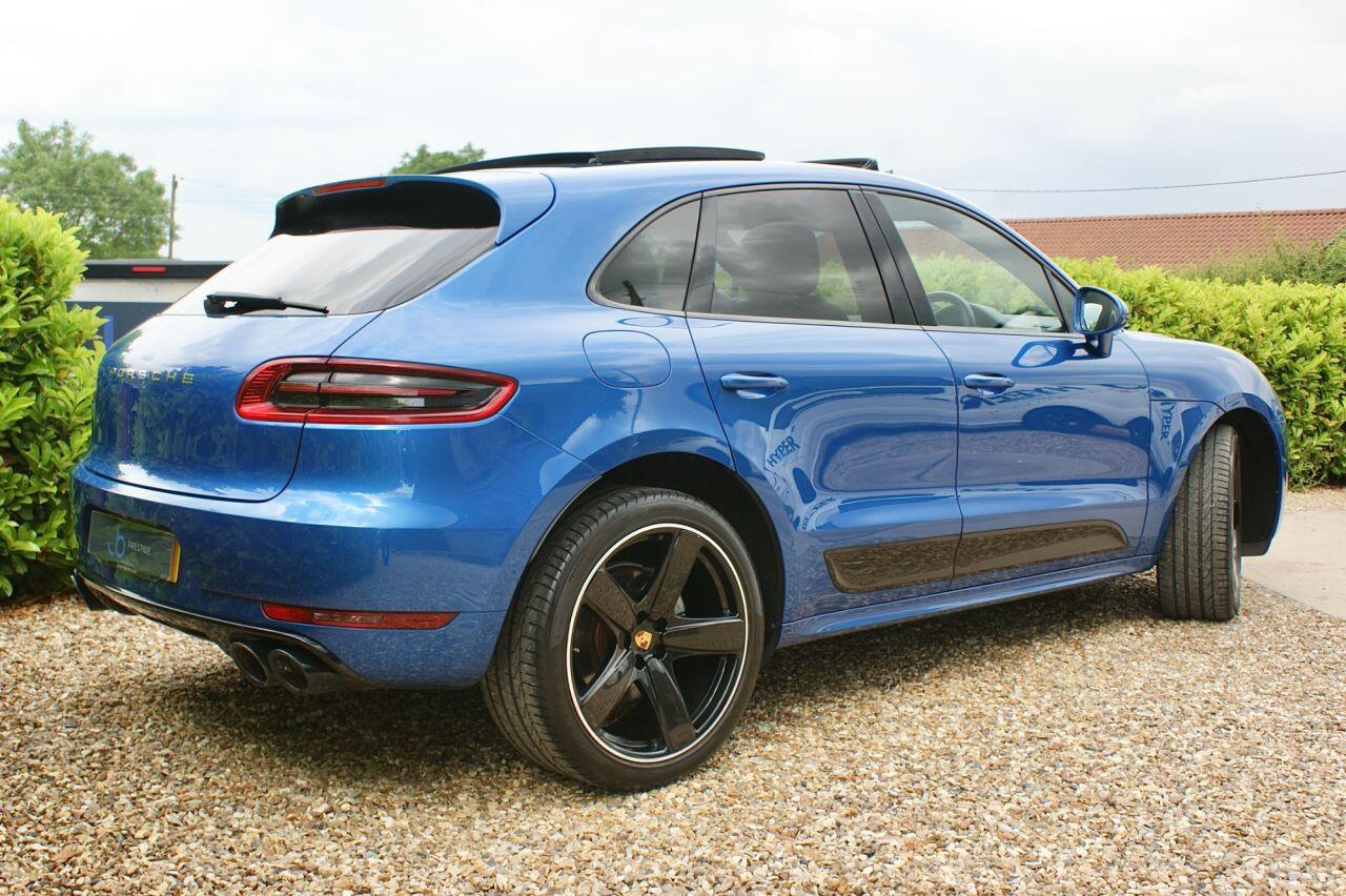 Porsche Macan view 4