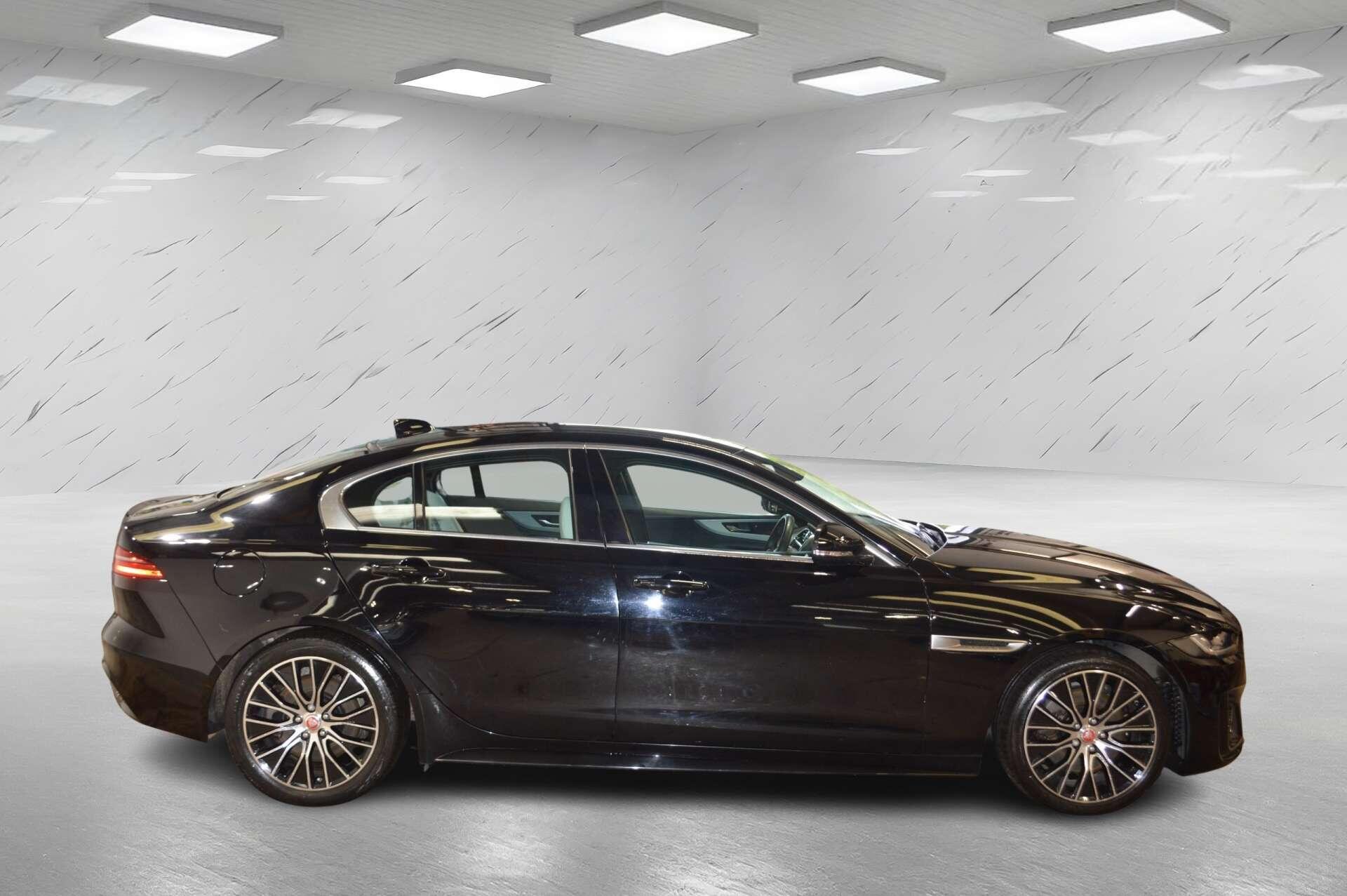 Jaguar Xe view 5
