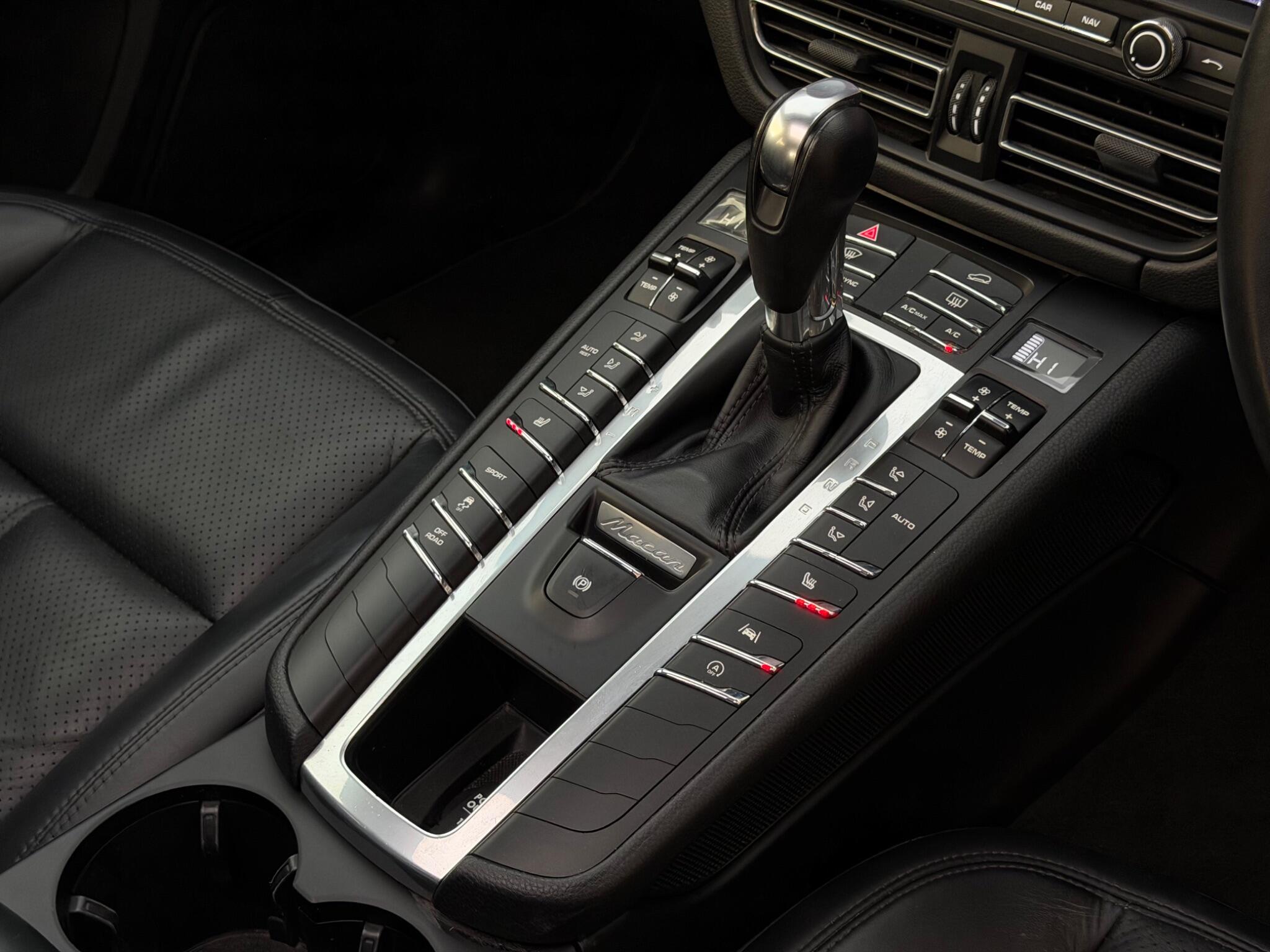 Porsche Macan view 20
