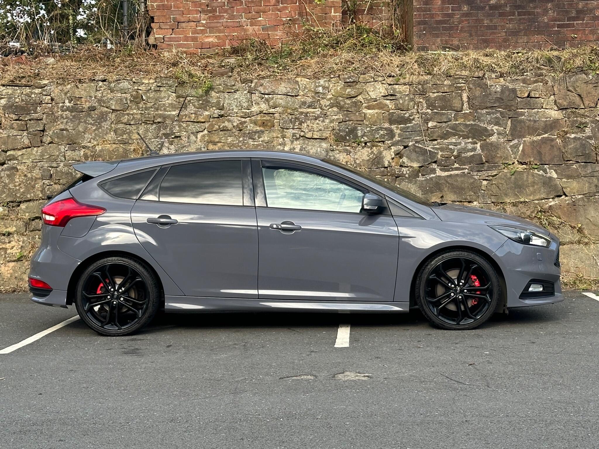 Ford Focus view 6