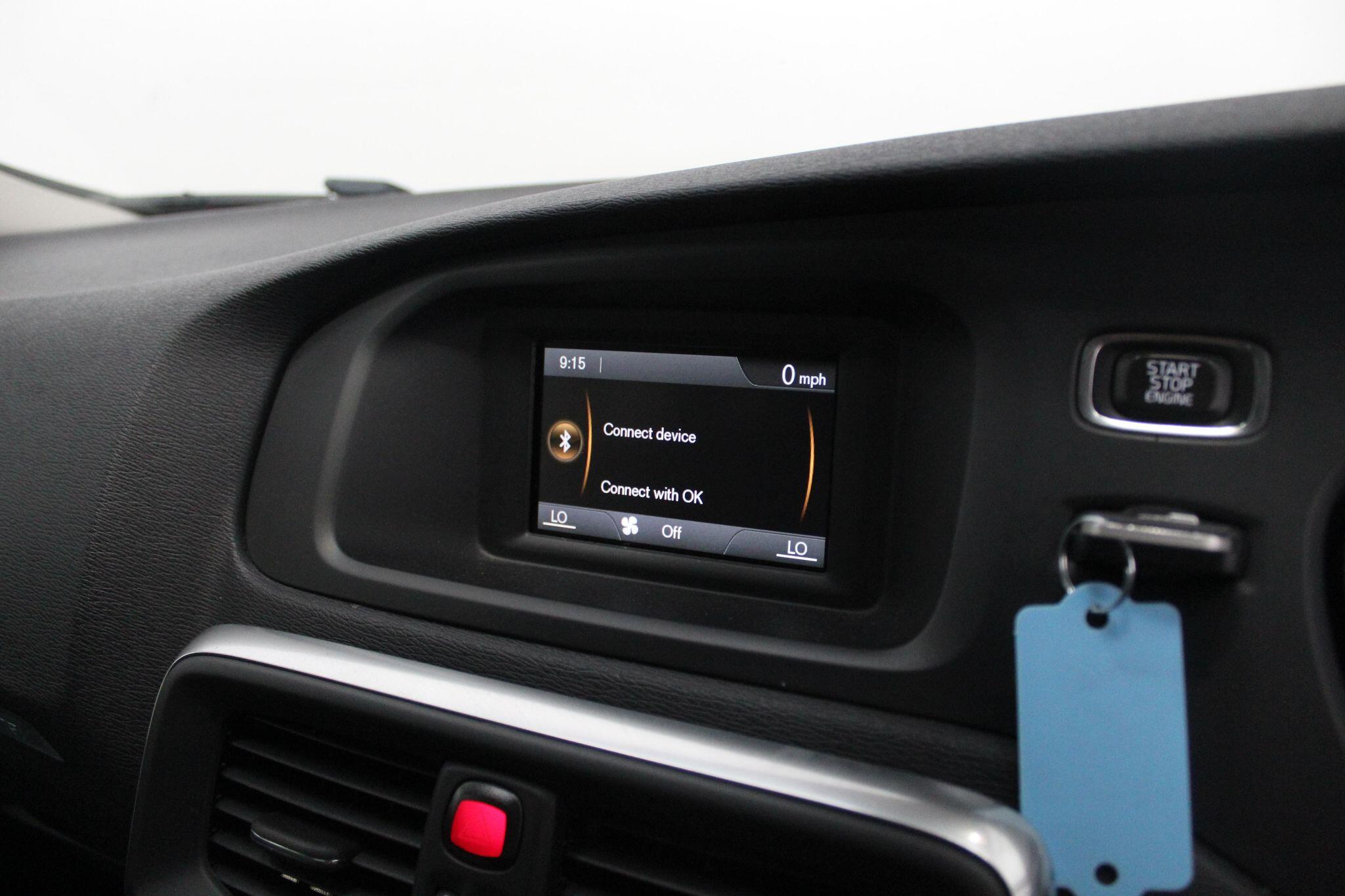 Volvo V40 Cross Country view 35