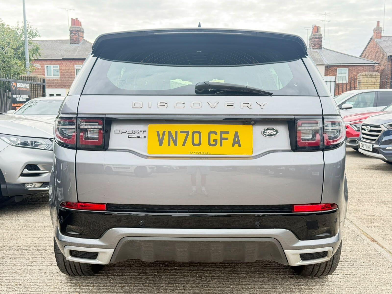 Land Rover Discovery Sport view 4