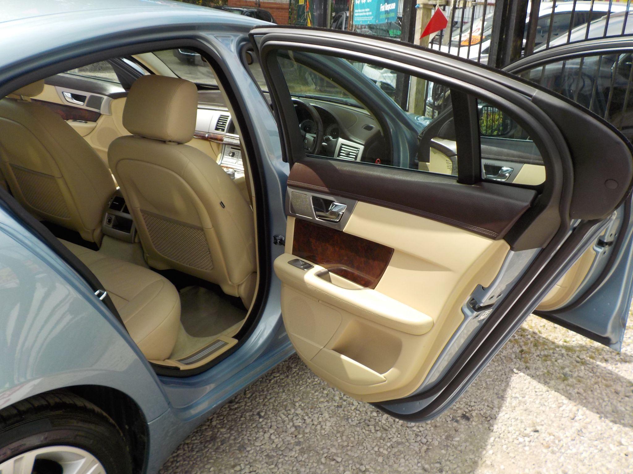 Jaguar XF 3.0d V6 Luxury Auto Euro 5 4dr
