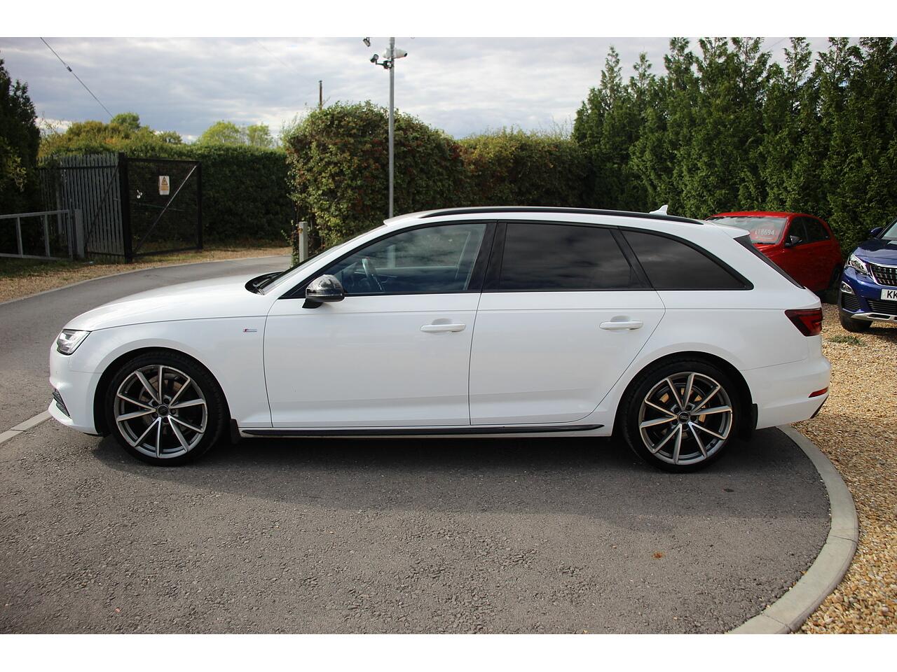Audi A4 Avant view 9