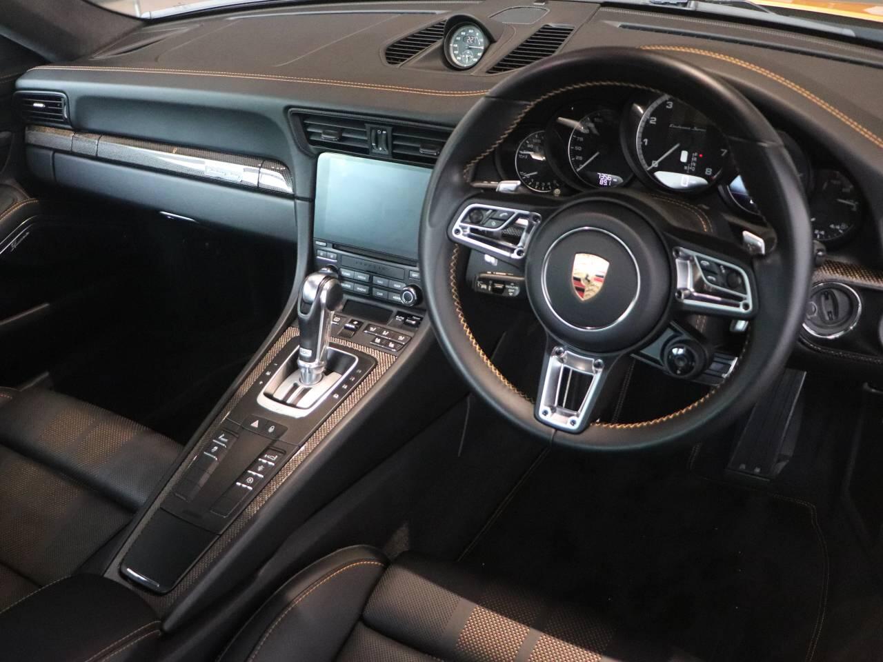 Porsche 911 view 4