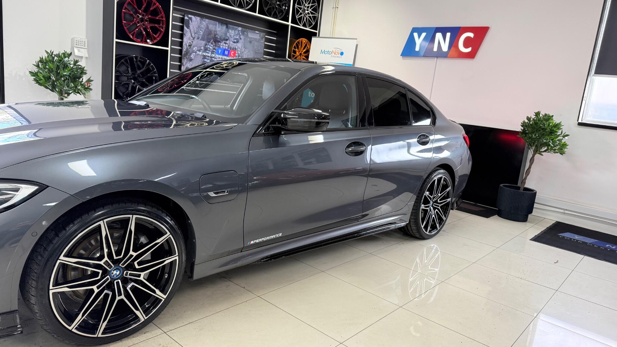 BMW 3 Series view 22