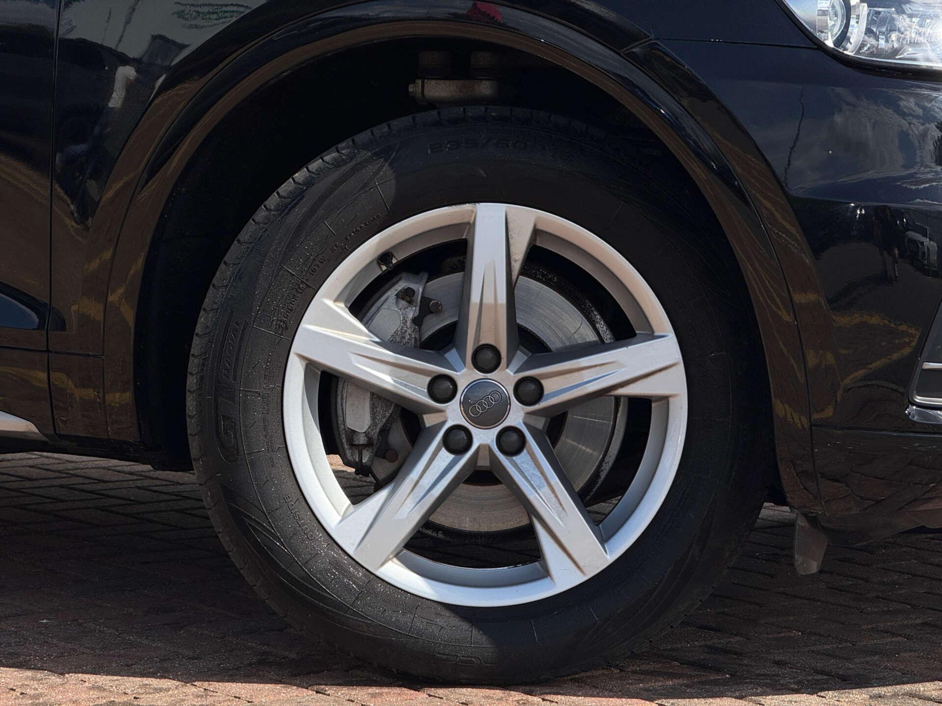 Audi Q5 view 16
