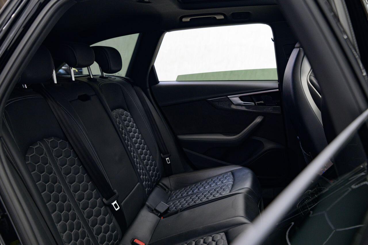 Audi RS4 view 20