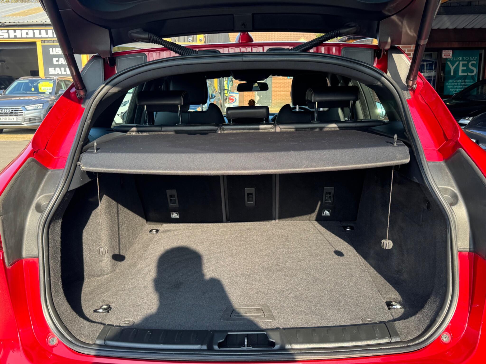 Jaguar F-Pace view 9
