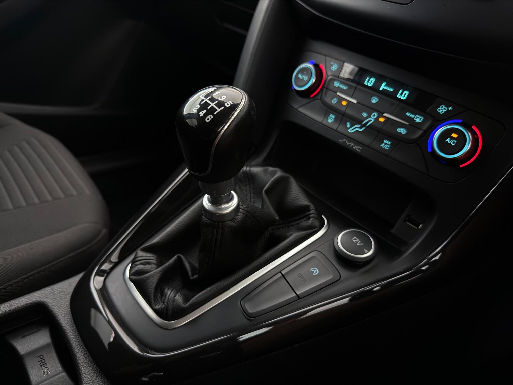 Ford Focus view 23