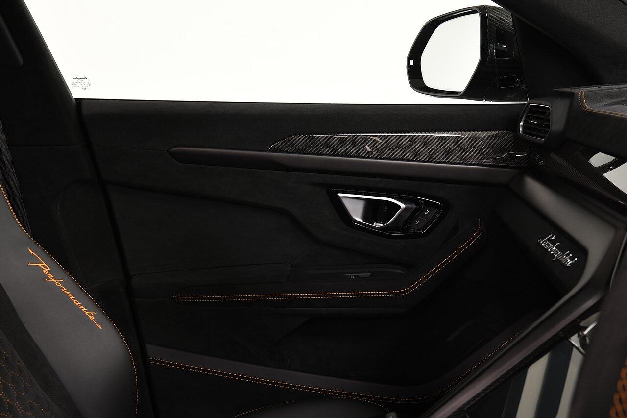 Lamborghini Urus view 14