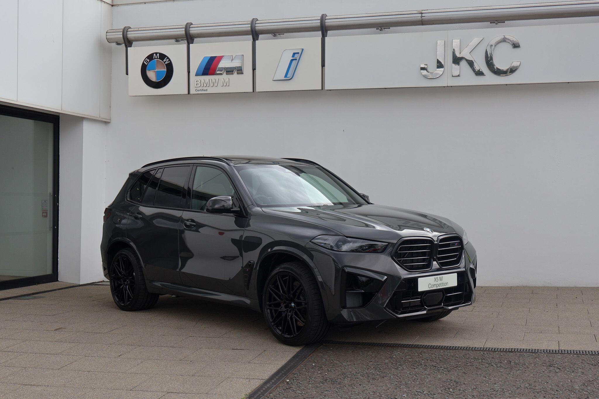 BMW X5 M view 5