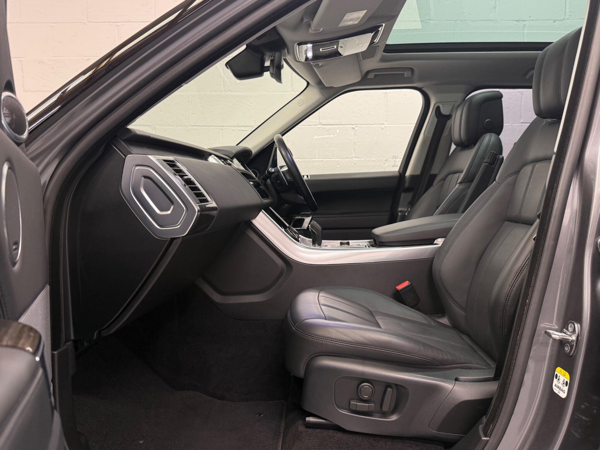 Land Rover Range Rover Sport view 3