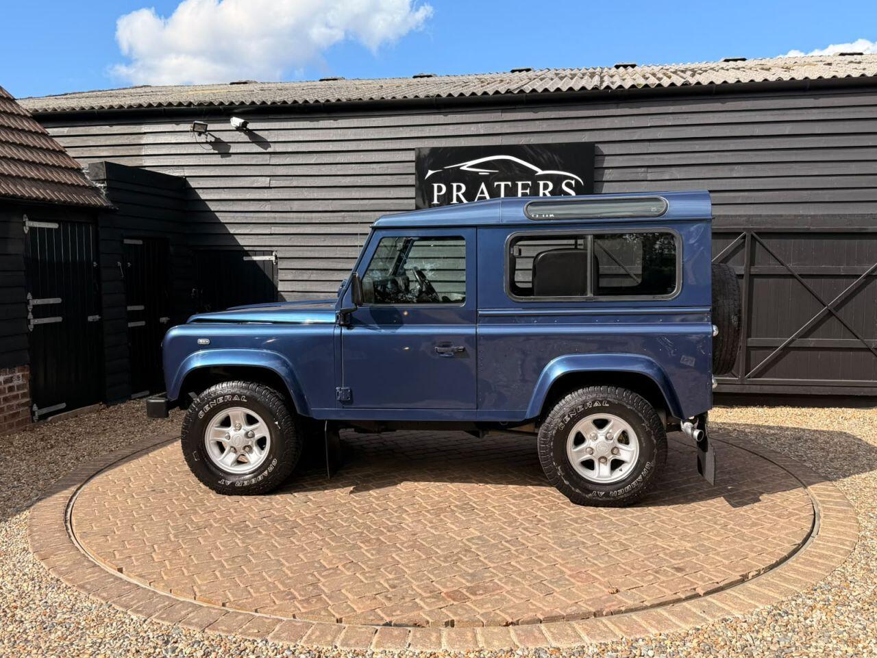 Land Rover Defender view 23