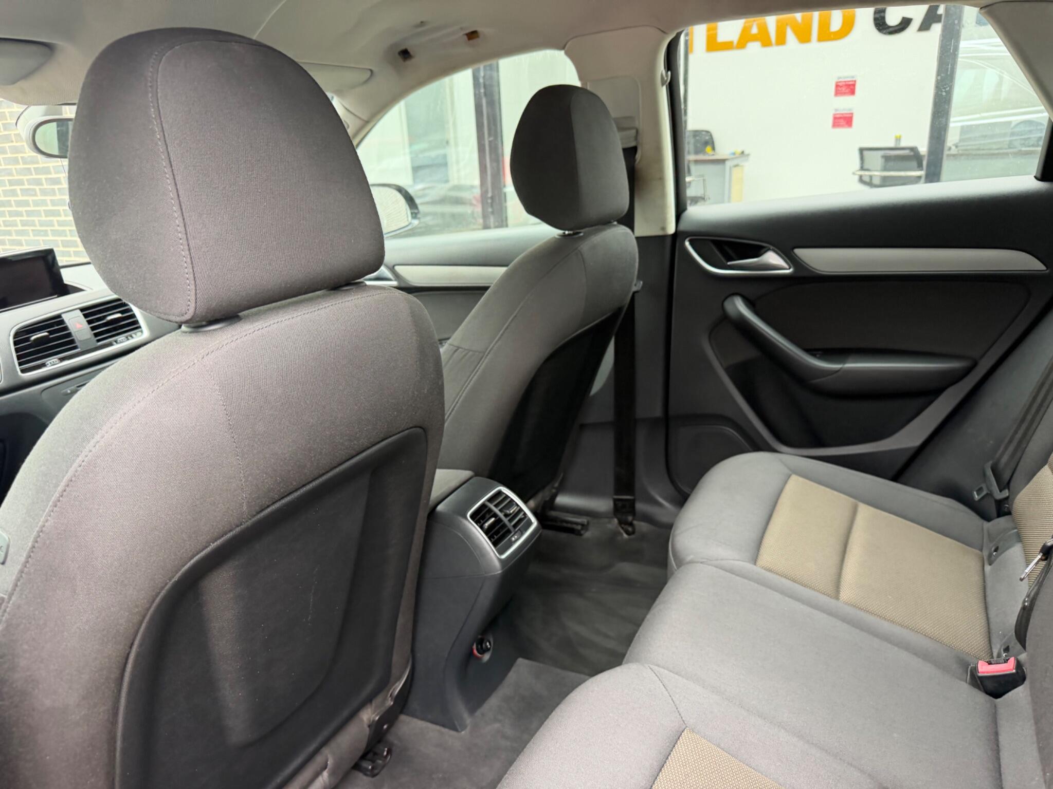 Audi Q3 view 27