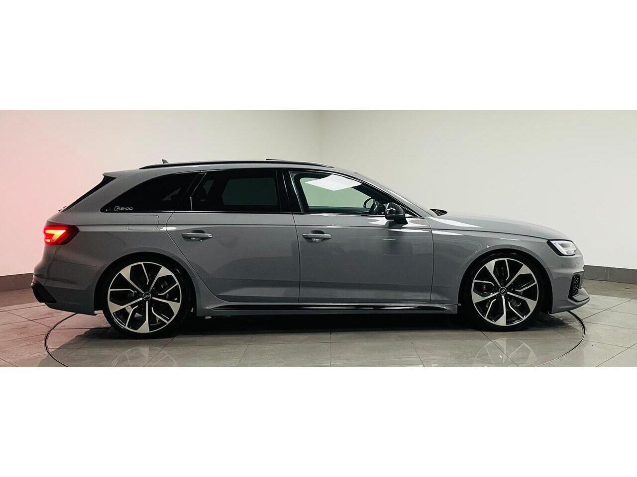 Audi RS4 view 9