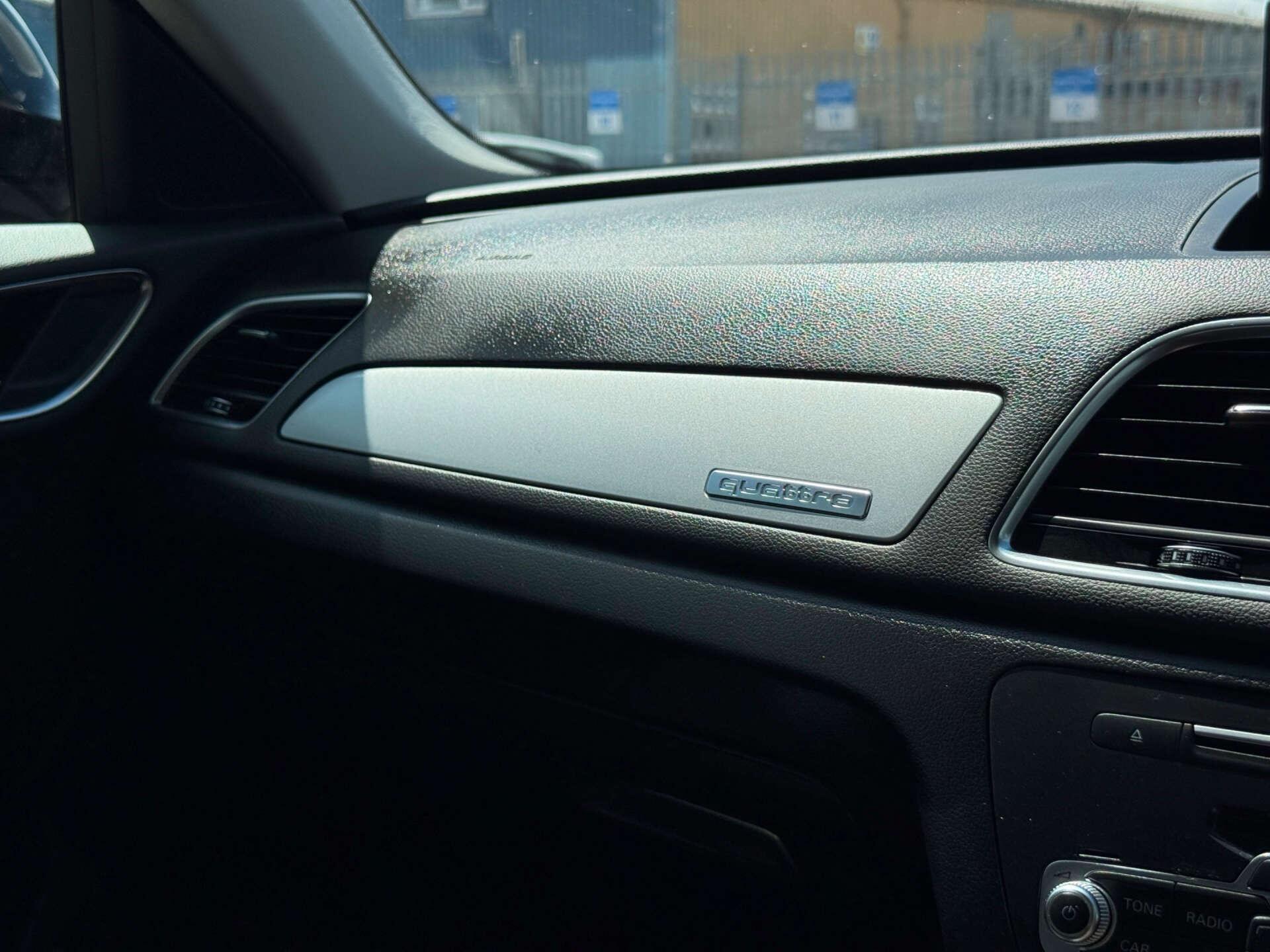 Audi Q3 view 60