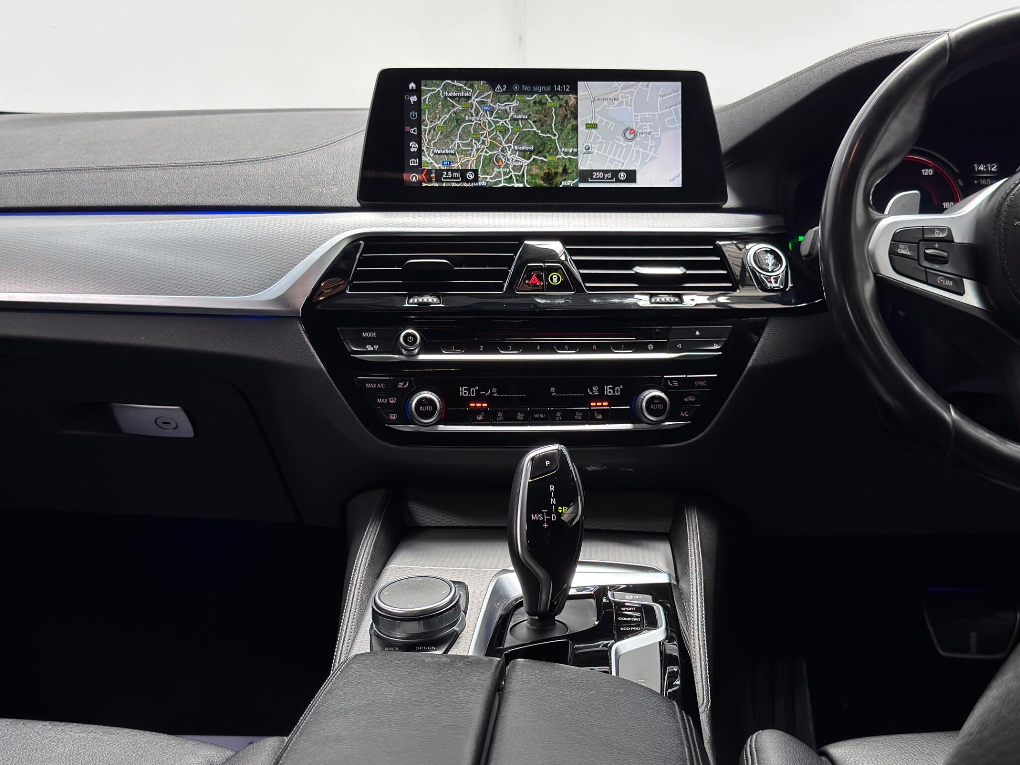 BMW 5 Series view 25
