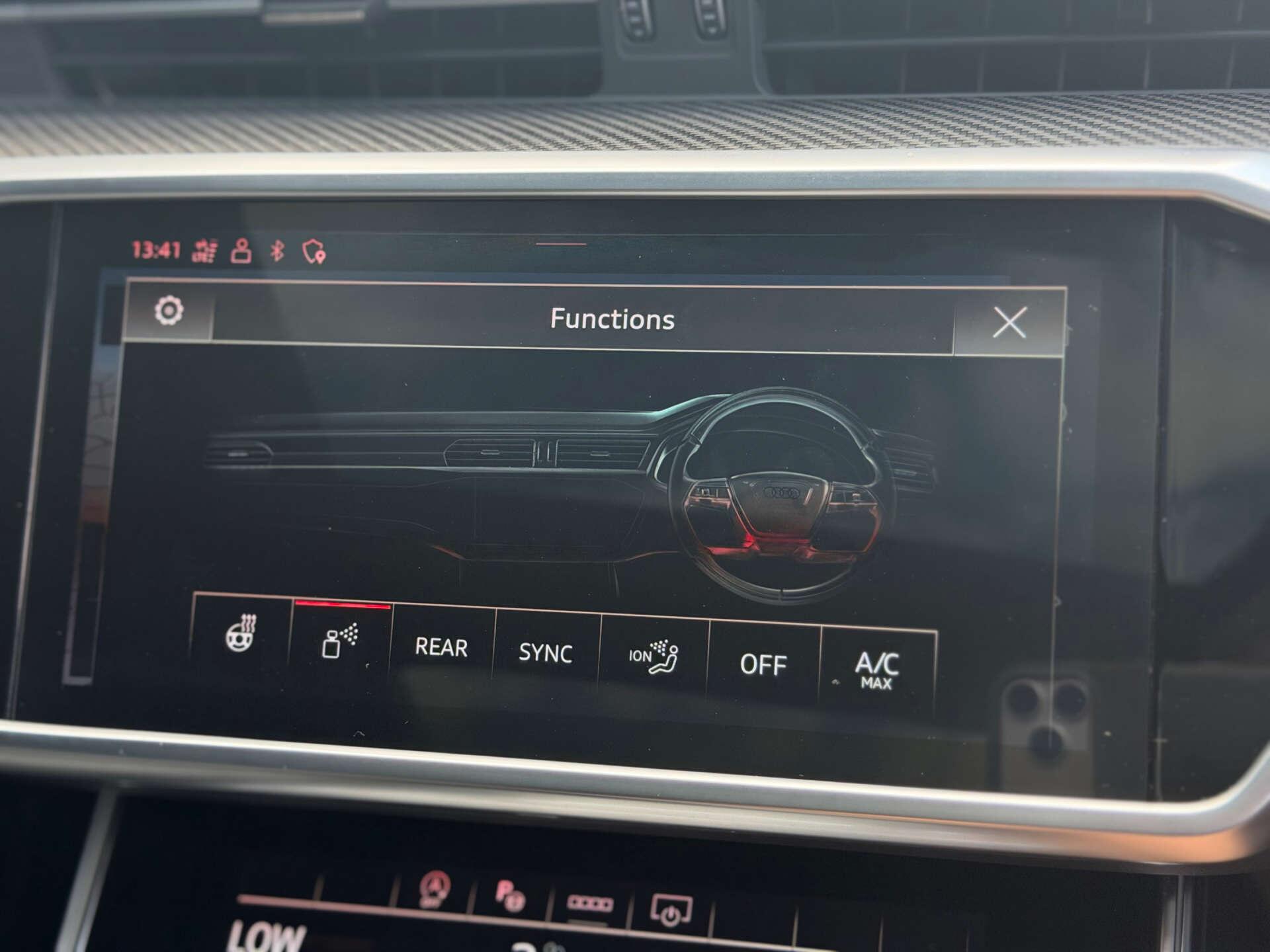 Audi RS6 Avant view 45