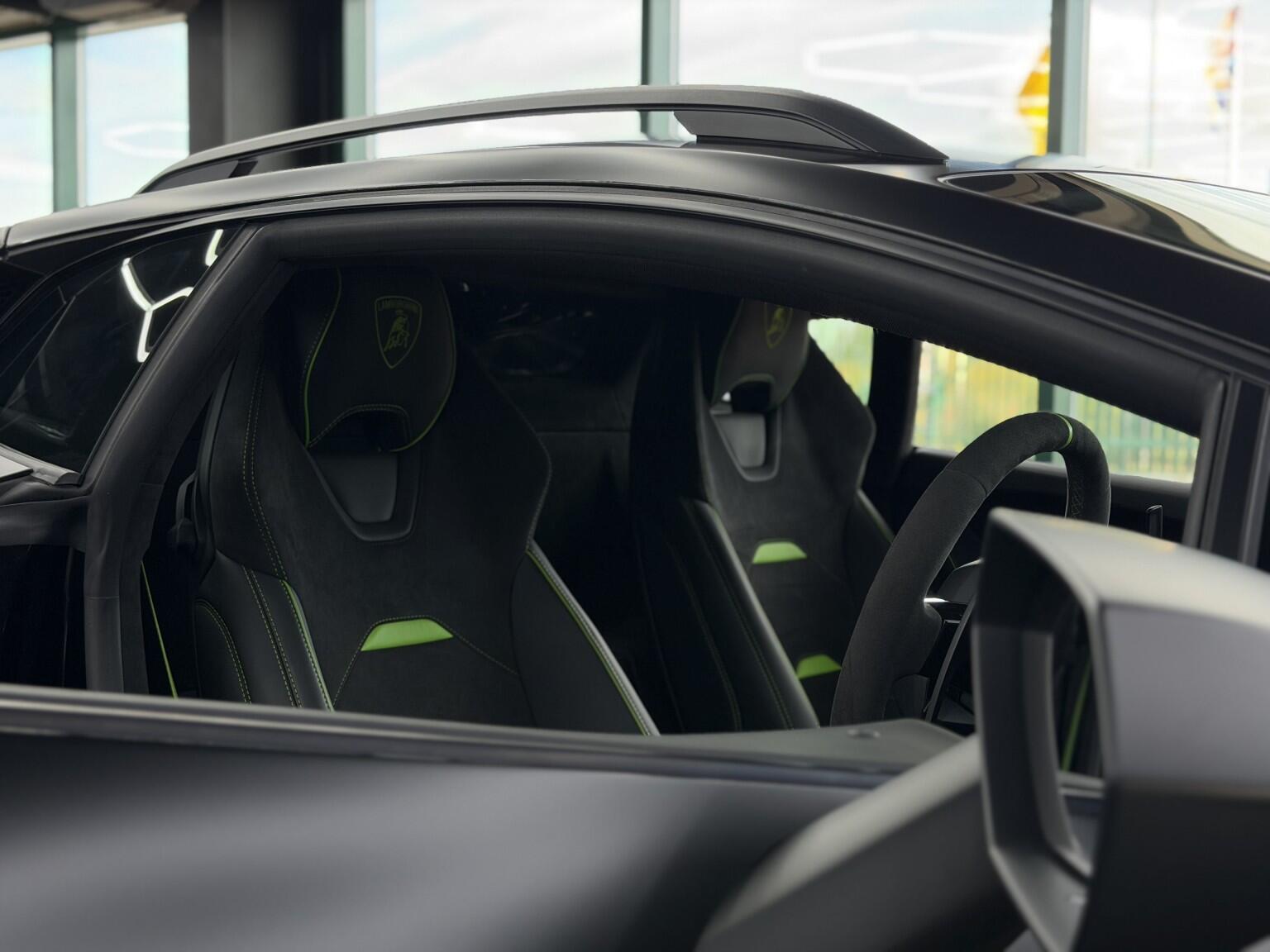 Lamborghini Huracan view 45