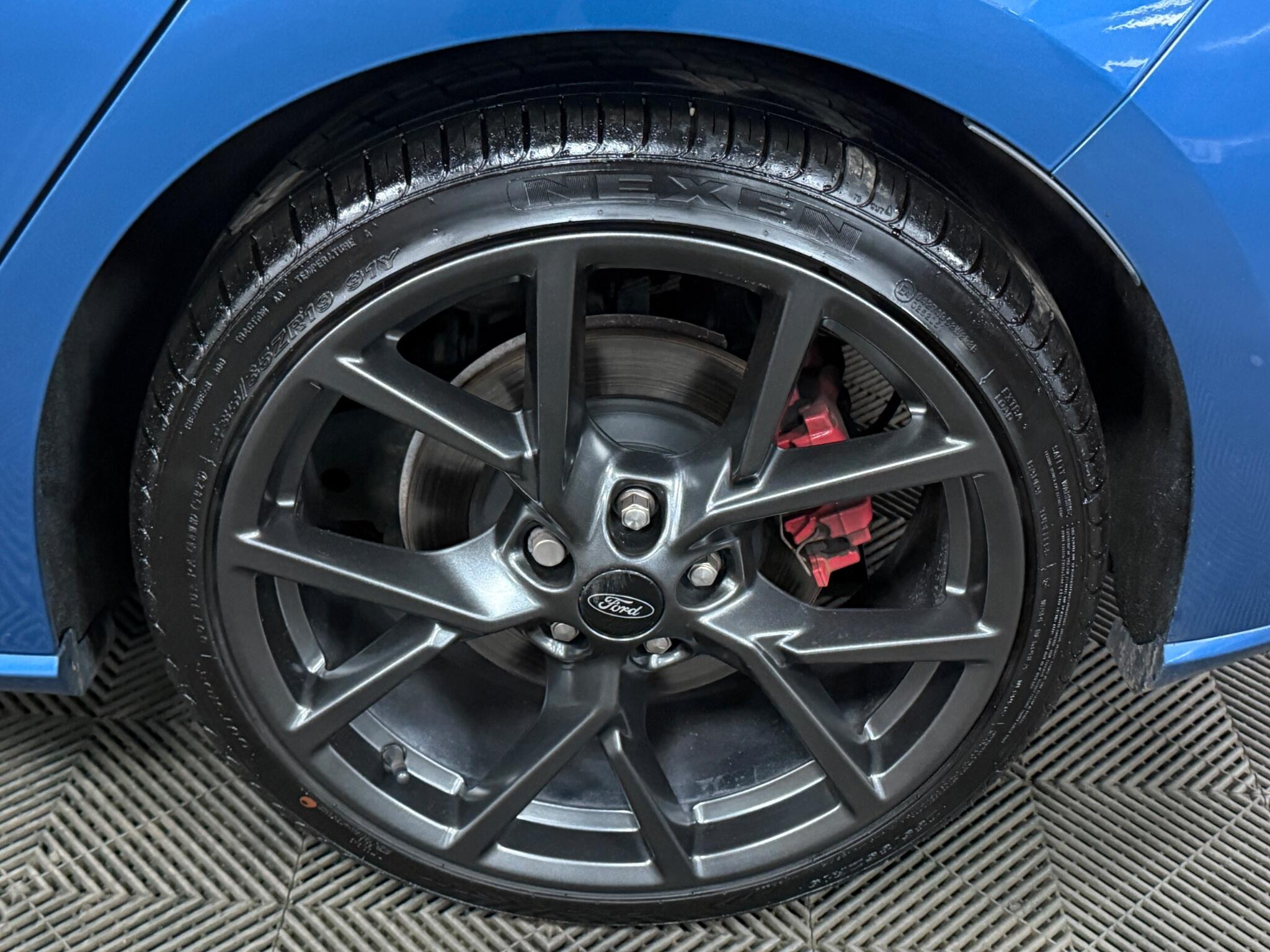 Ford Focus view 41
