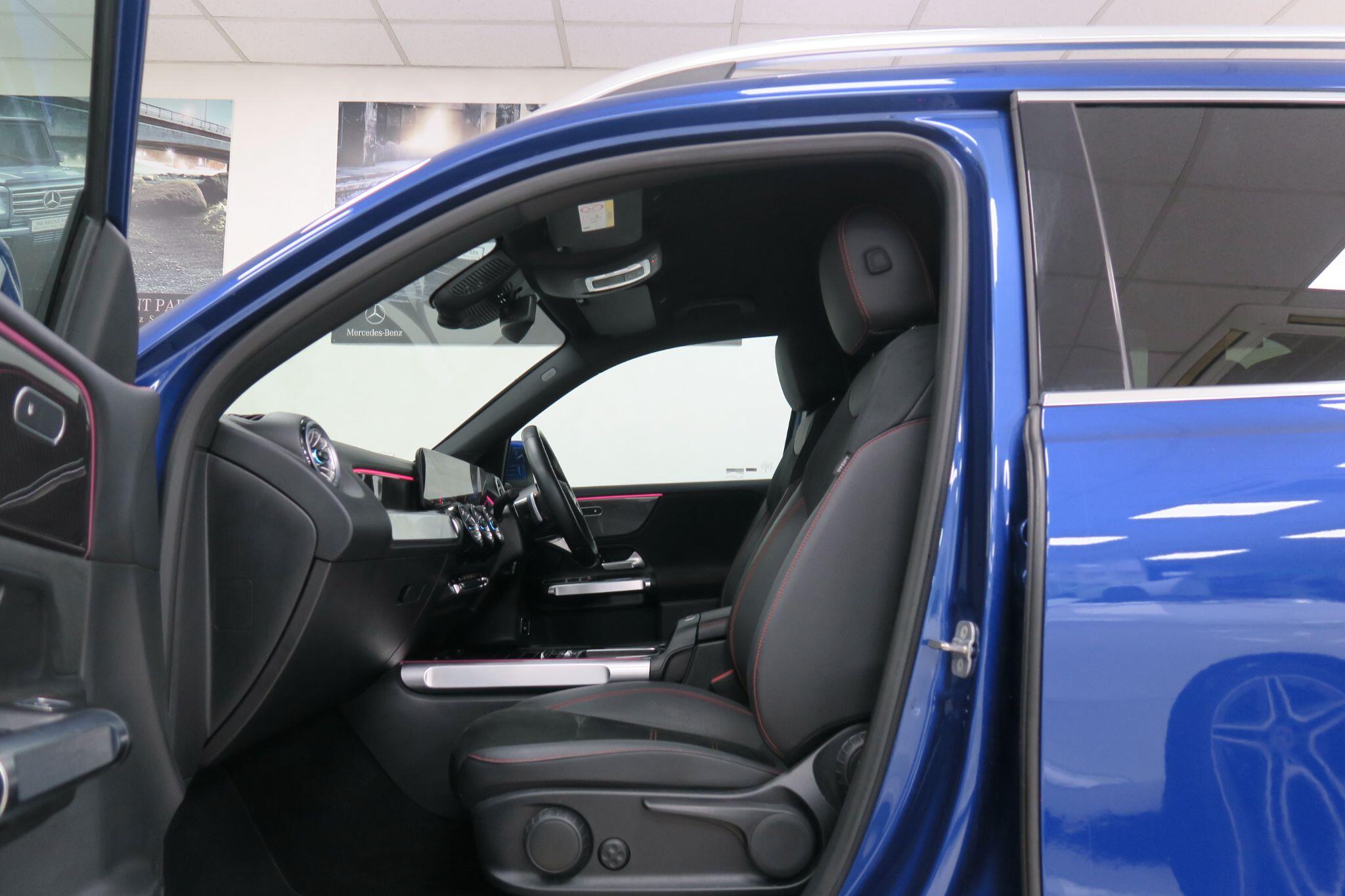 Mercedes-Benz GLB view 9