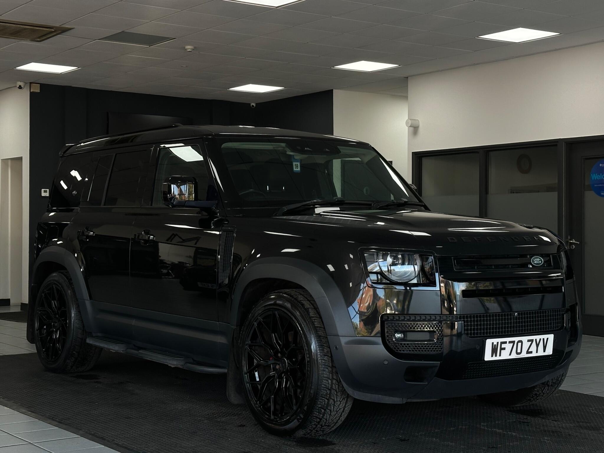 Land Rover Defender 110 view 4