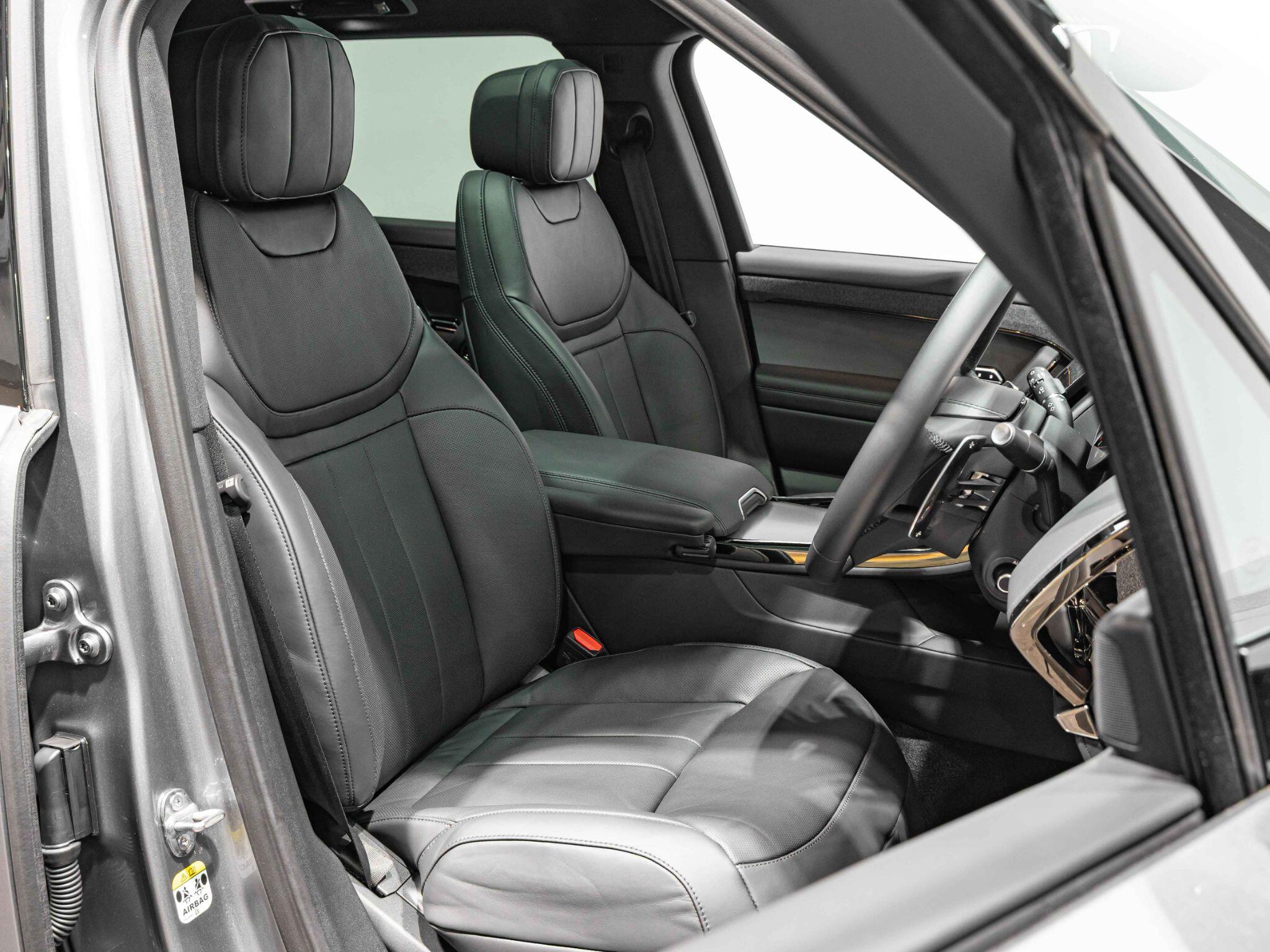 Land Rover Range Rover Sport view 2