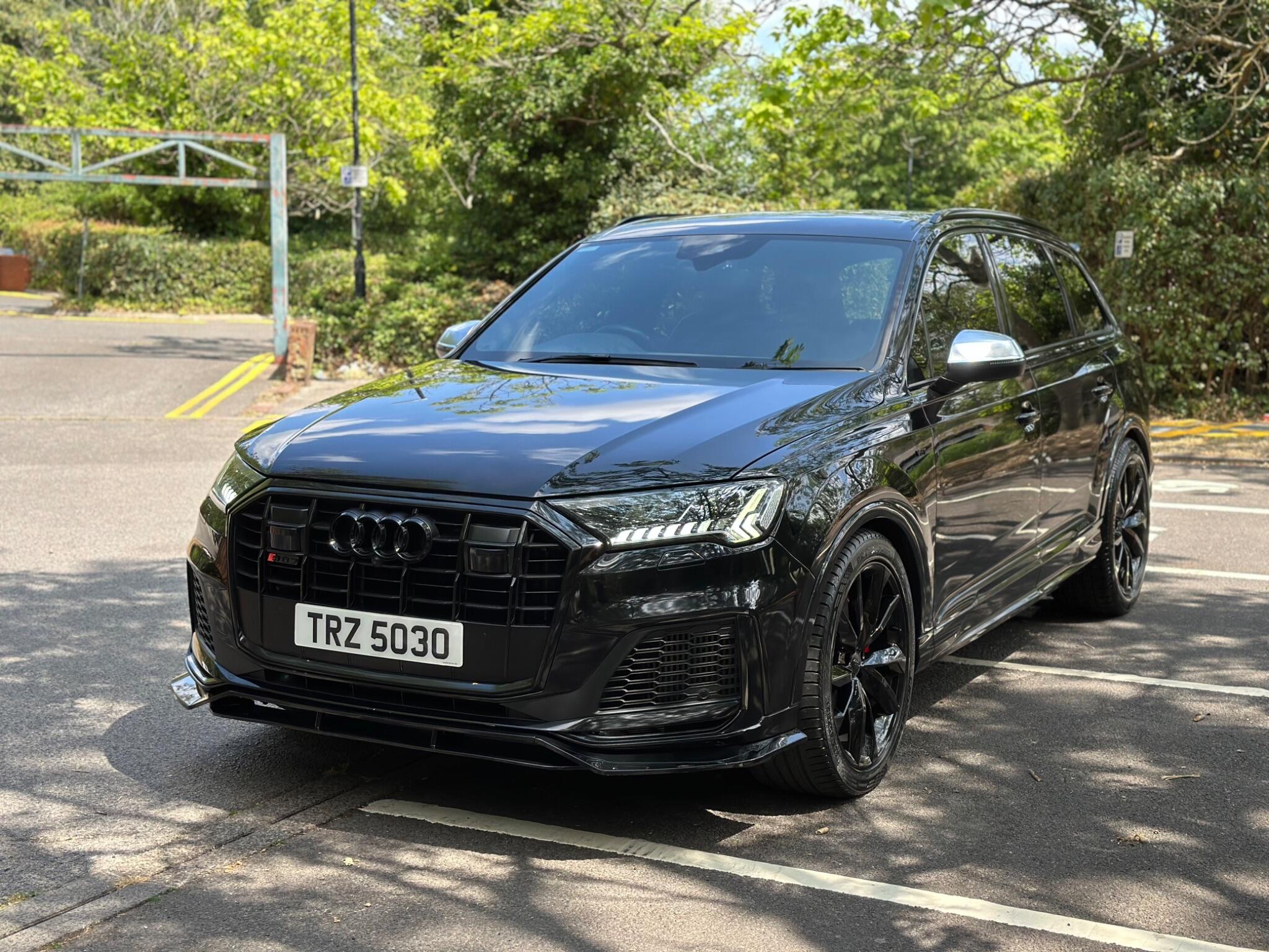 Audi SQ7 view 9