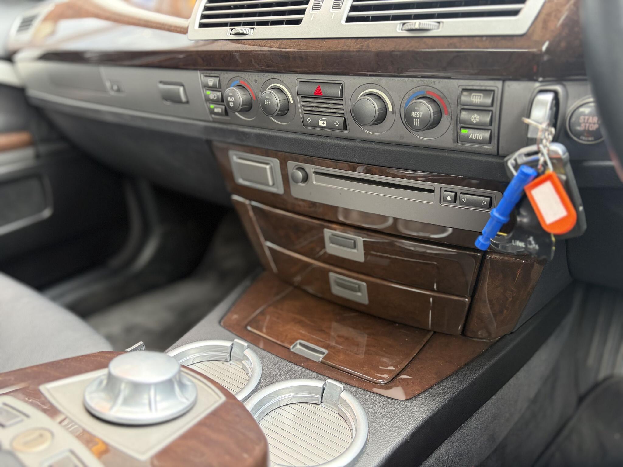 BMW 7 Series view 17