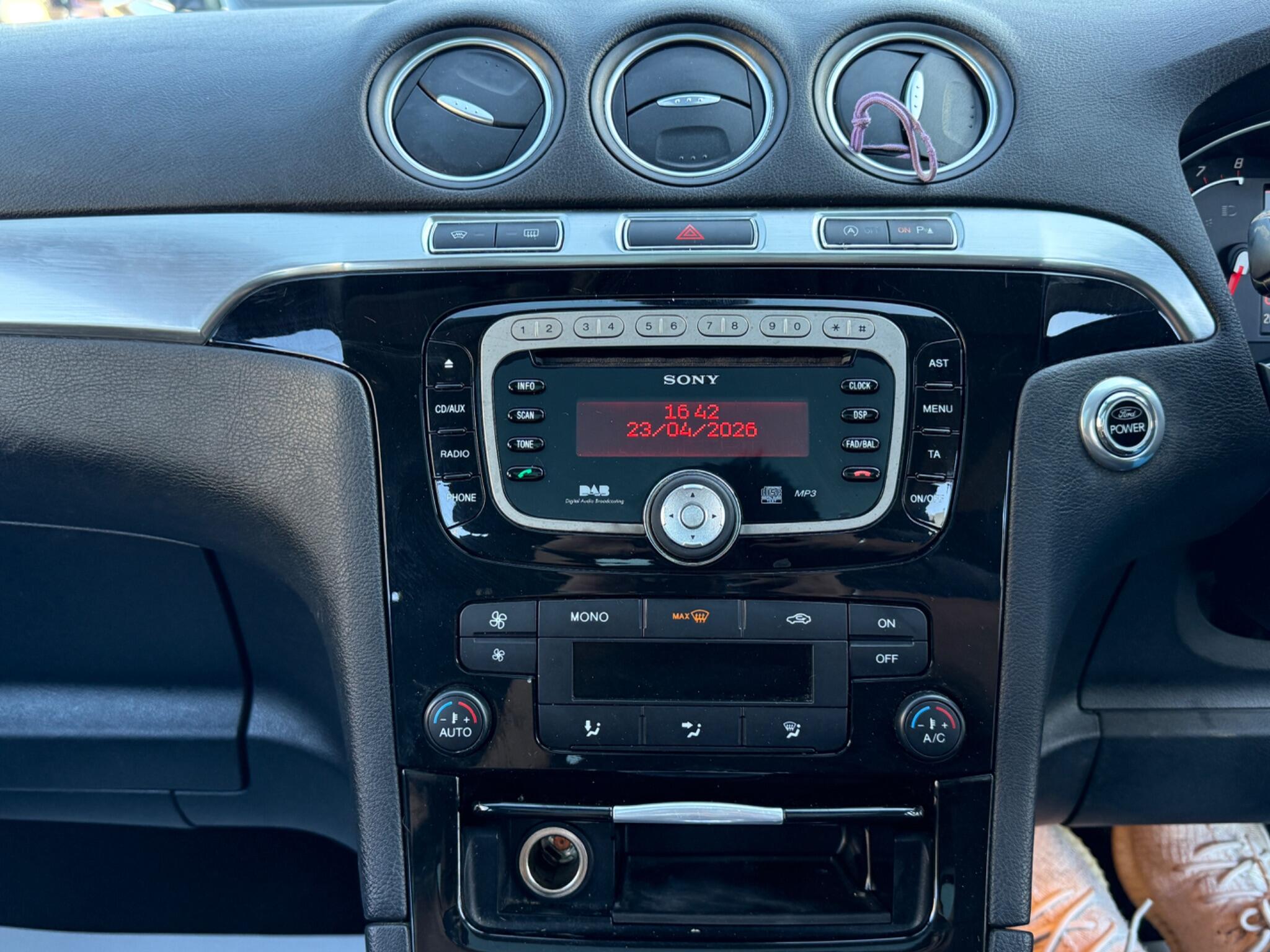Ford S-Max - Image 31
