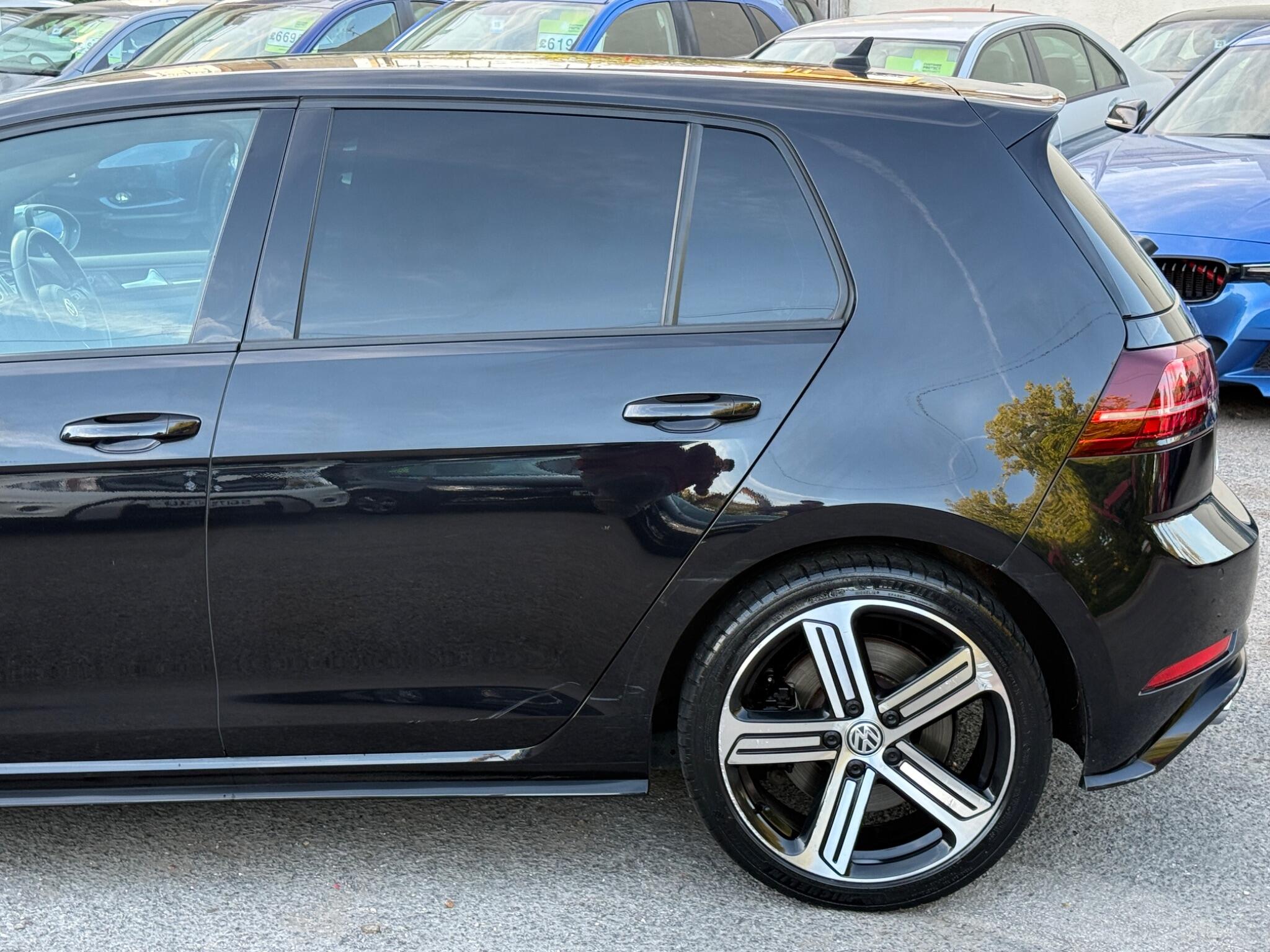 Volkswagen Golf - Image 12