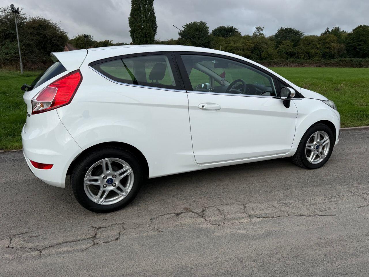 Ford Fiesta view 24
