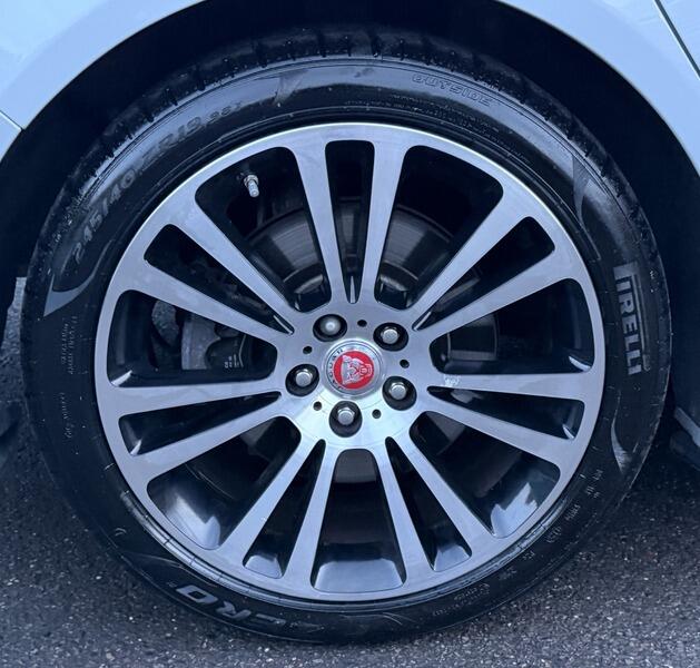 Jaguar XF view 28