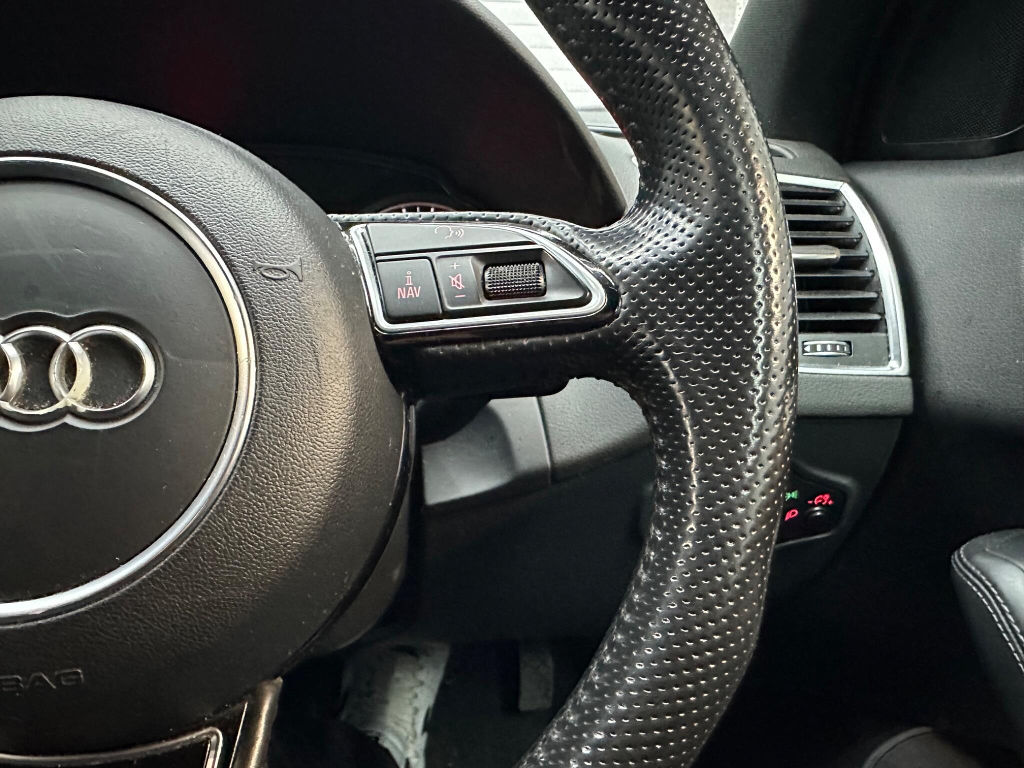 Audi Q5 view 11